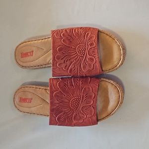 Born Womens Fish Lake Embossed Leather Slide Sandal Size 9/ 40.5 MW.